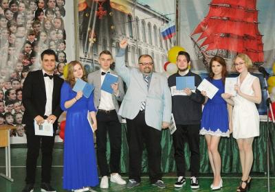 Вручение аттестатов выпускникам